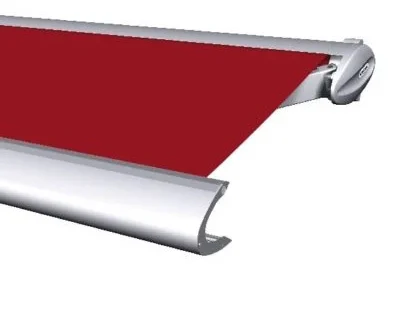 Markisenkassette mit rotem Stoff