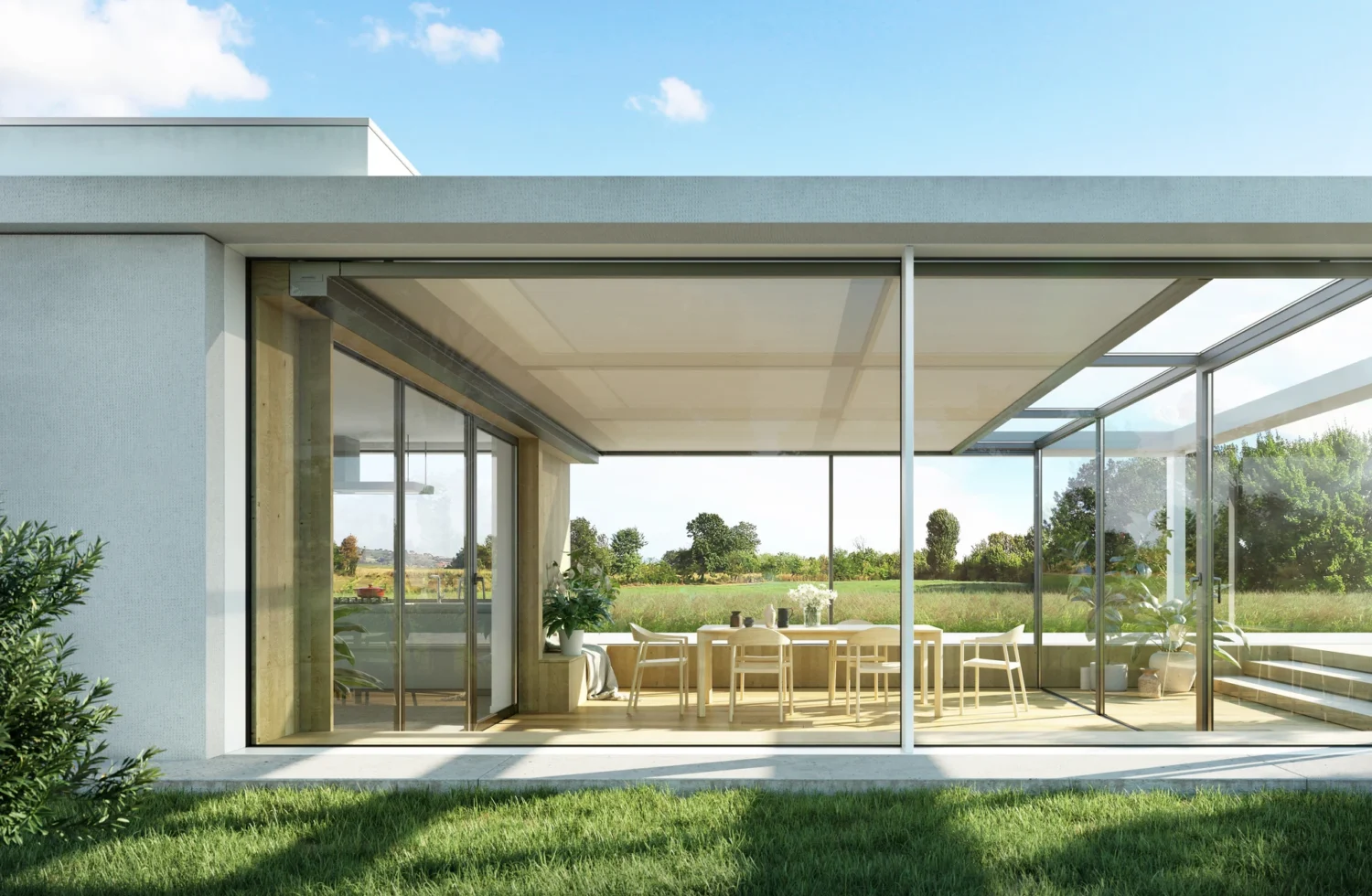 Moderne Terrassenüberdachung mit Glaswänden und Blick ins Grüne